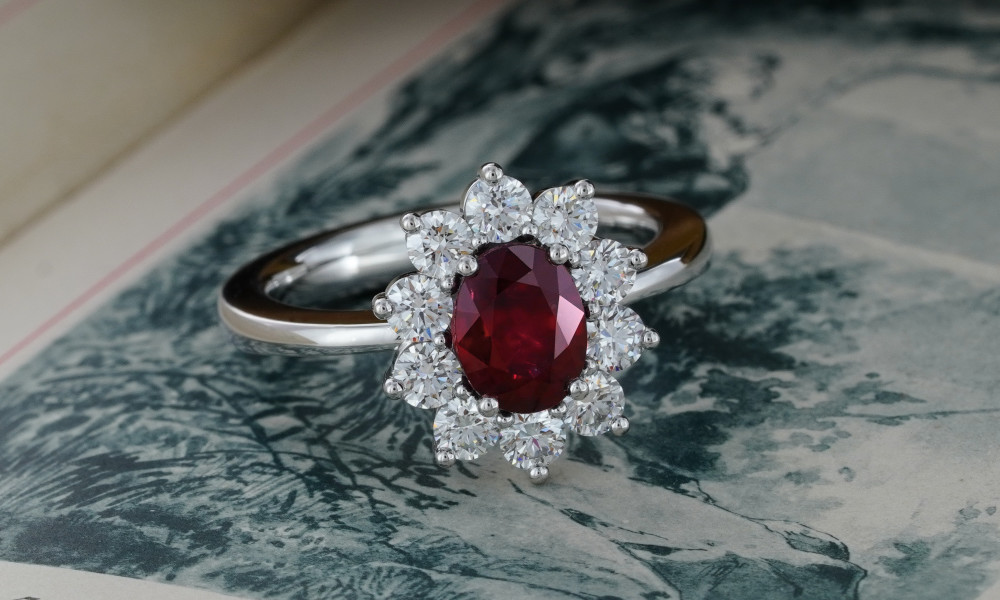 Damenring, Weissgold, Rubin und Brillanten